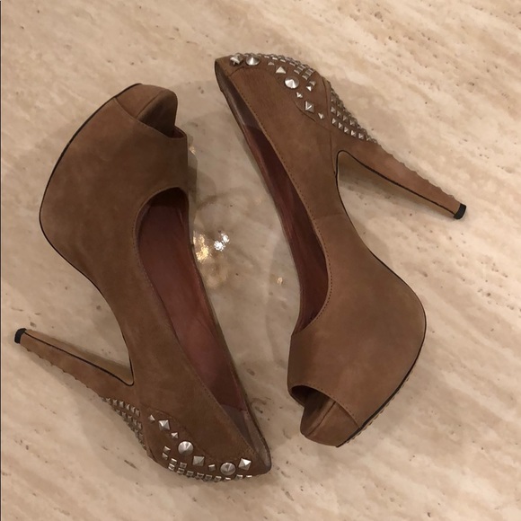 Heels - Picture 4 of 4